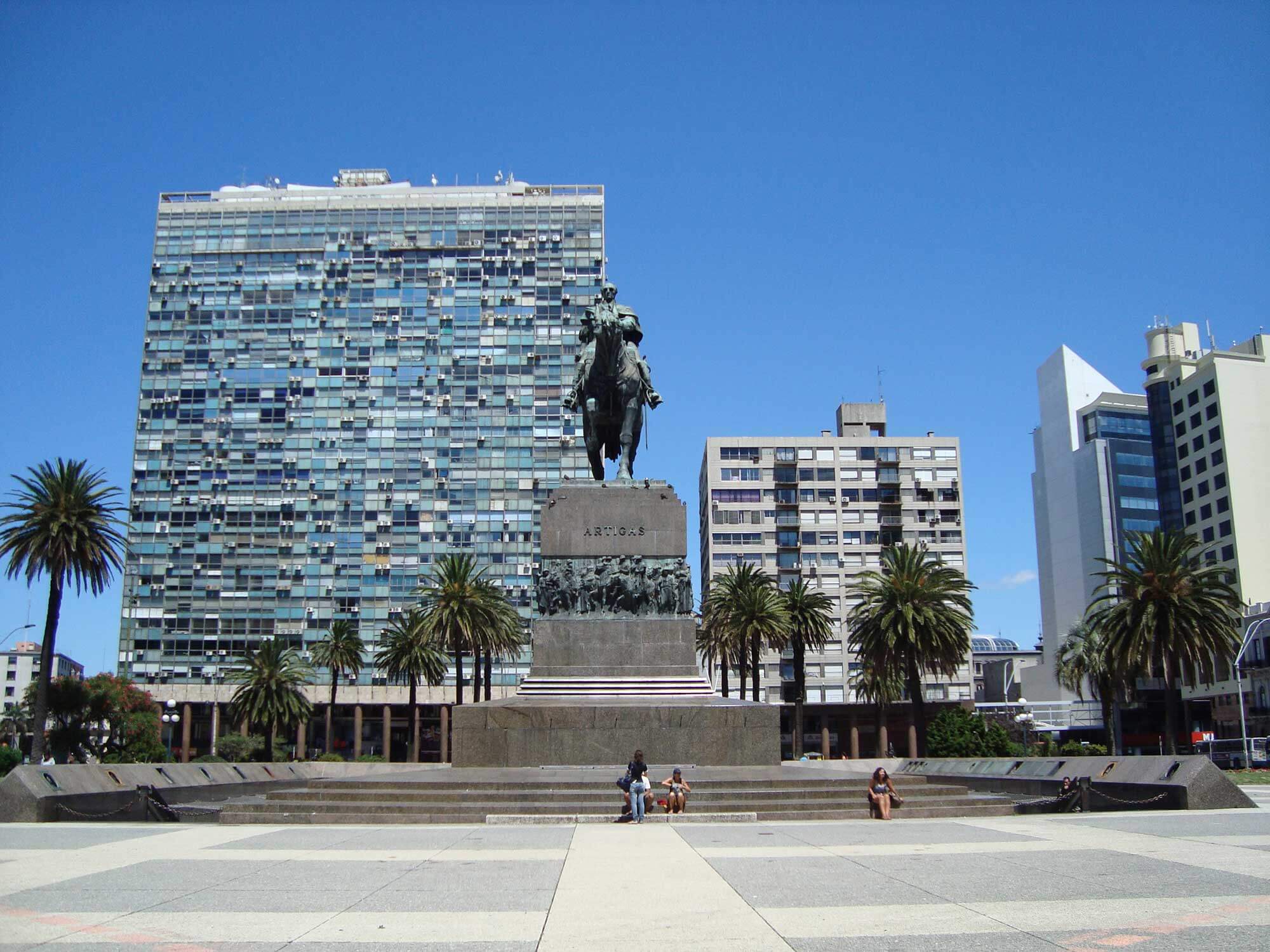 Maosoleo Artigas o que fazer em Montevideo