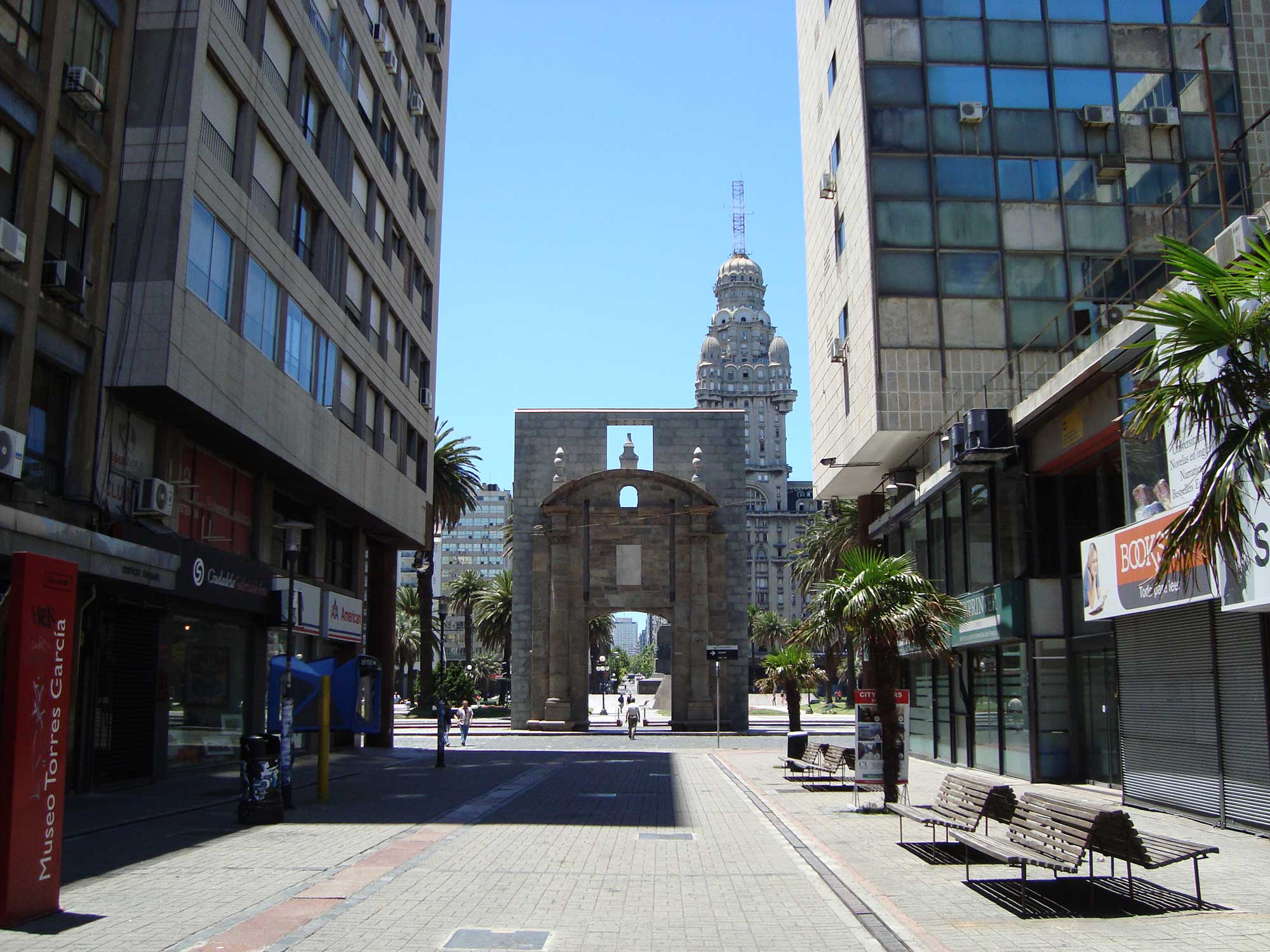 Portal Cidade HIstórica - O que fazer em Montevideo portal cidade velha